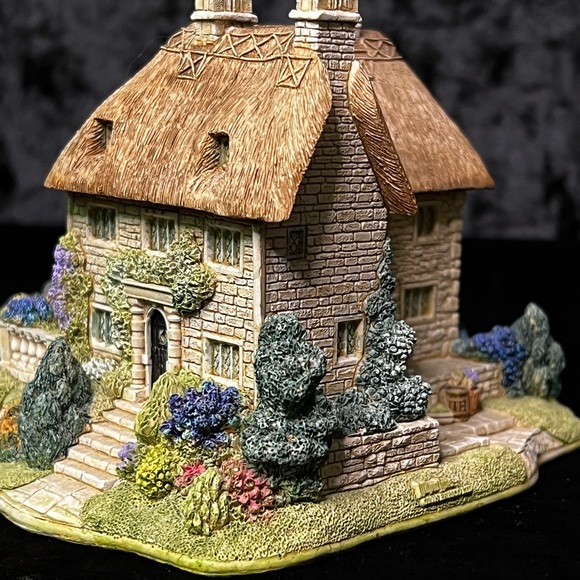 Lilliput Lane | River Meadow Manor | Collectors' Club - Picture 7 of 15